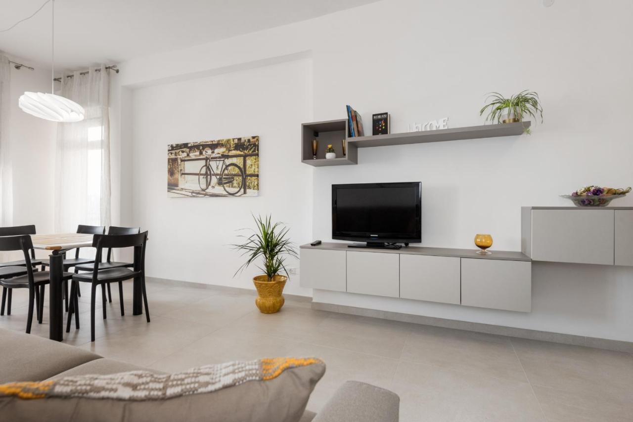 Appartamento Civico40 Luminoso Con Balconi E Garage Privato *